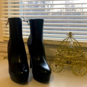 Guess boots black